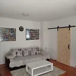 4 - Private Parking And Sea View Apartman